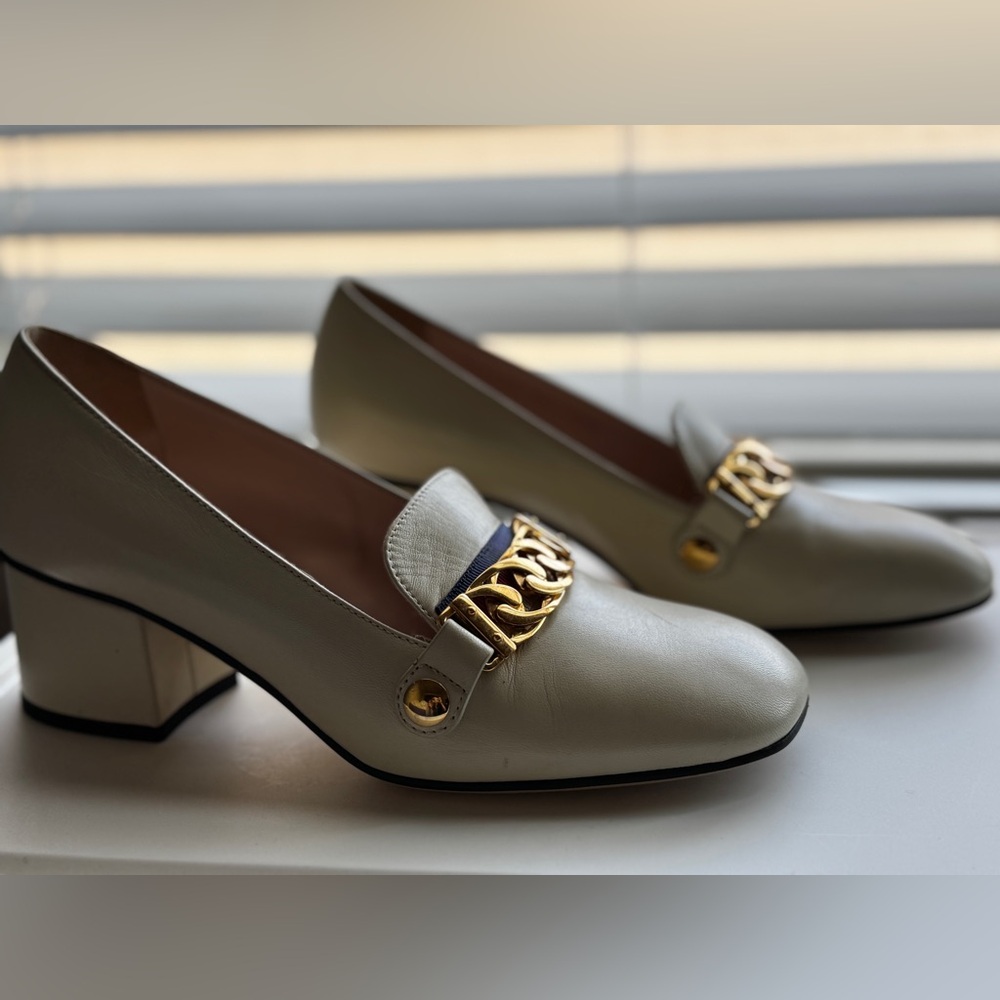 Gucci Cream Heels with Gold Chain Detail